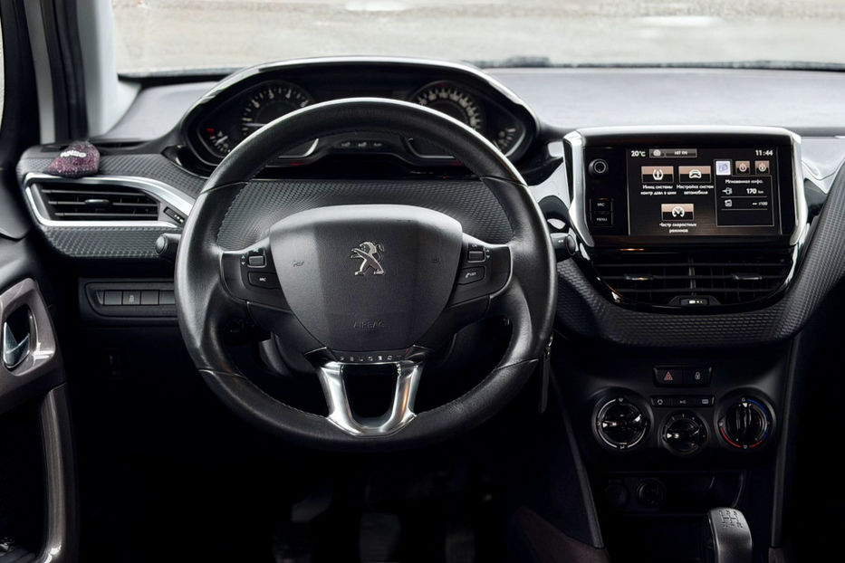 Продам Peugeot 2008  1.2 МТ (82 к.с.)  •  Access 2015 года в Киеве