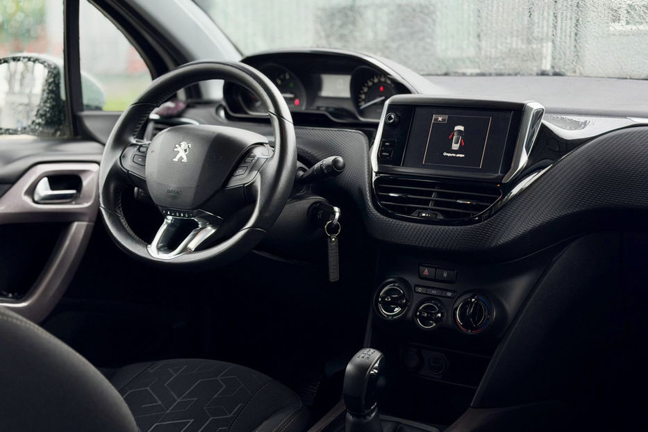 Продам Peugeot 2008  1.2 МТ (82 к.с.)  •  Access 2015 года в Киеве