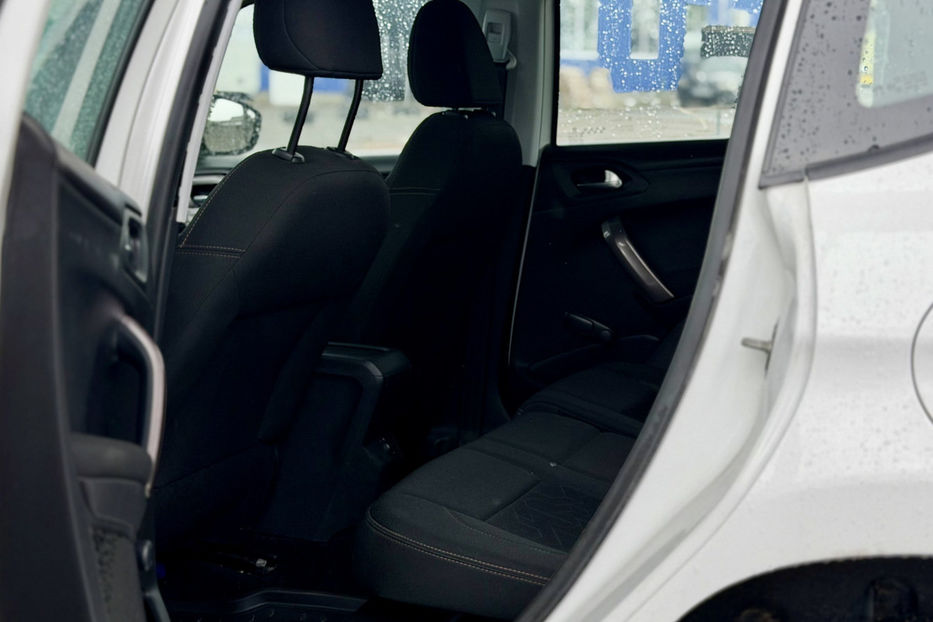 Продам Peugeot 2008  1.2 МТ (82 к.с.)  •  Access 2015 года в Киеве