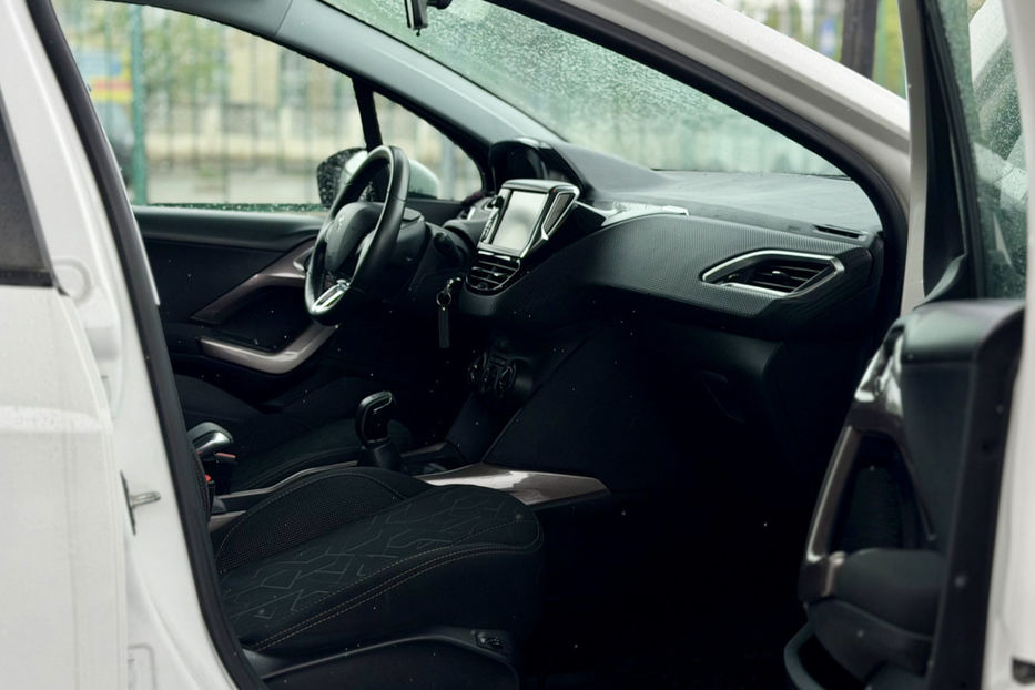 Продам Peugeot 2008  1.2 МТ (82 к.с.)  •  Access 2015 года в Киеве