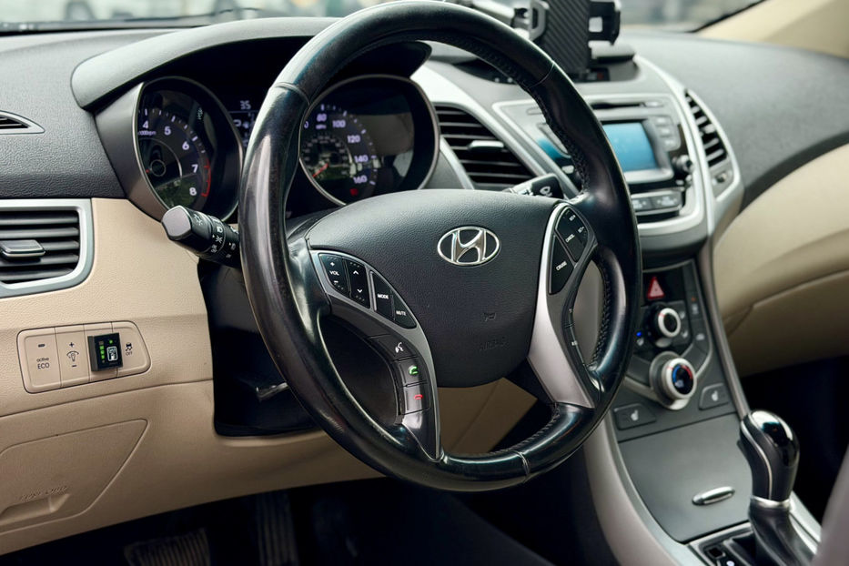 Продам Hyundai Elantra  1.8 AТ (150 к.с.) 2015 года в Киеве