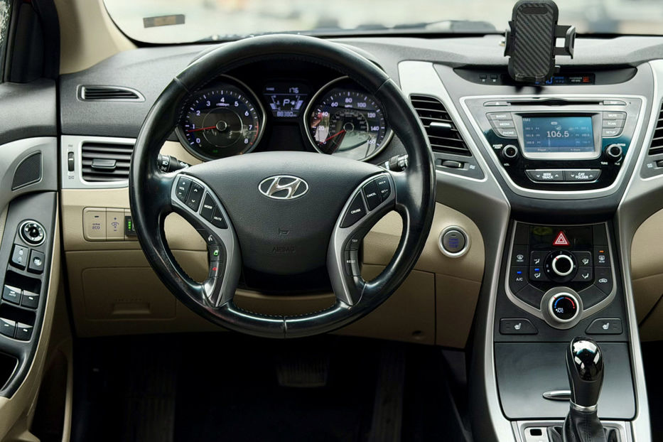 Продам Hyundai Elantra  1.8 AТ (150 к.с.) 2015 года в Киеве