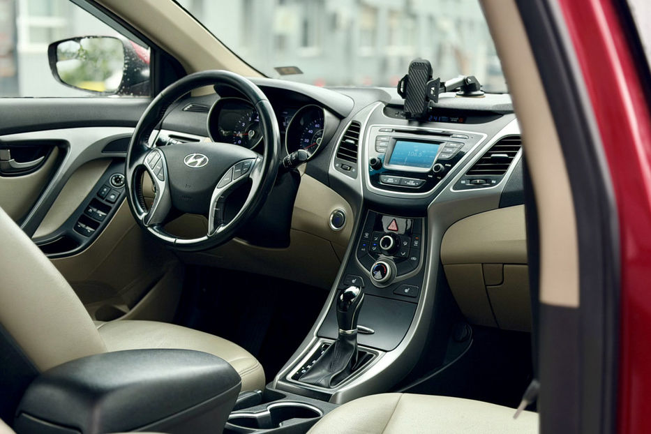 Продам Hyundai Elantra  1.8 AТ (150 к.с.) 2015 года в Киеве