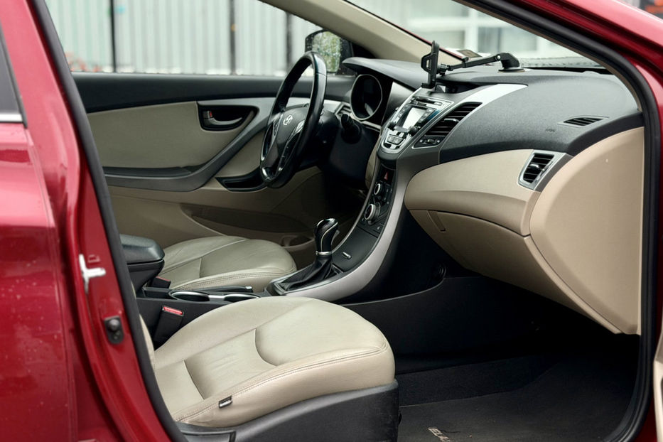 Продам Hyundai Elantra  1.8 AТ (150 к.с.) 2015 года в Киеве