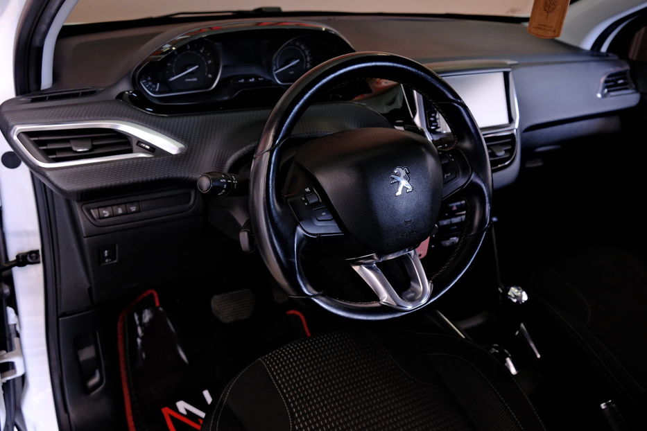 Продам Peugeot 208 2016 года в Одессе