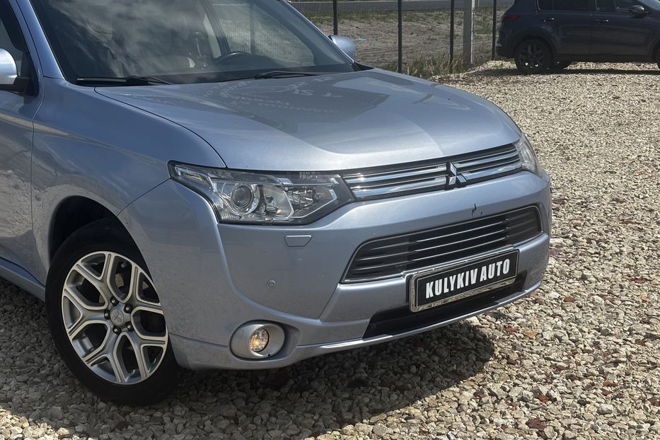 Продам Mitsubishi Outlander Гібрид 2013 года в Львове