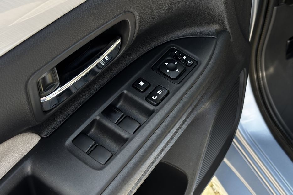 Продам Mitsubishi Outlander Гібрид 2013 года в Львове