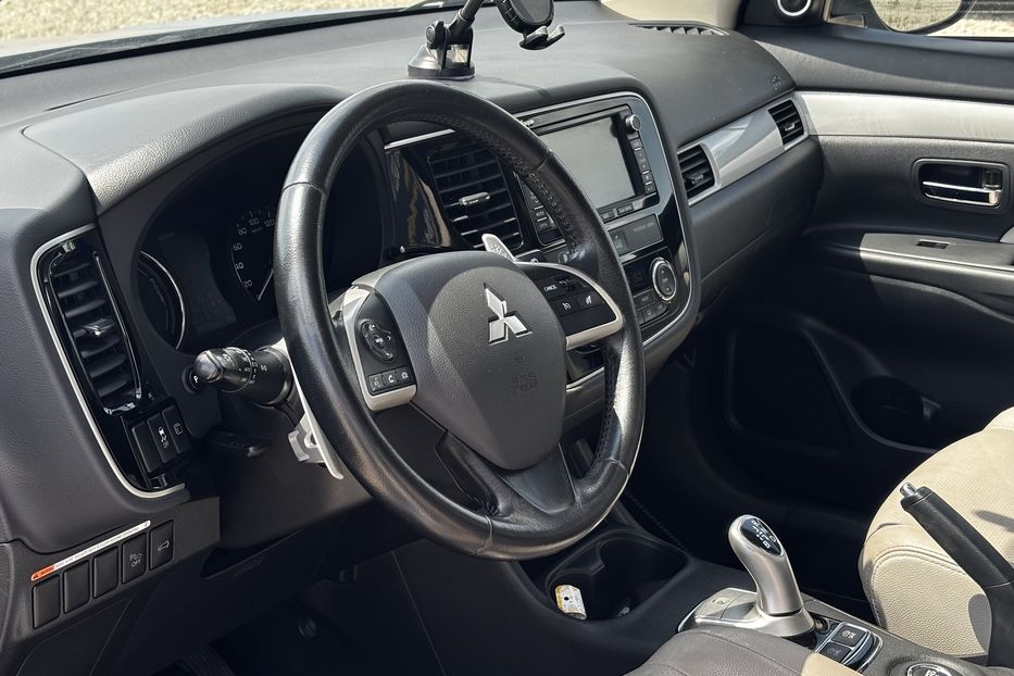 Продам Mitsubishi Outlander Гібрид 2013 года в Львове