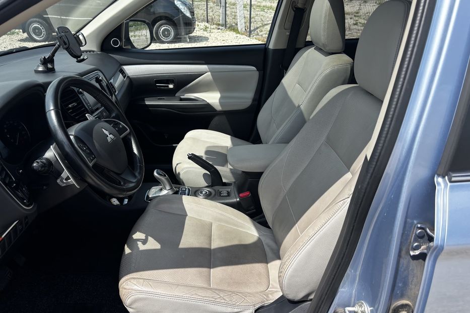 Продам Mitsubishi Outlander Гібрид 2013 года в Львове