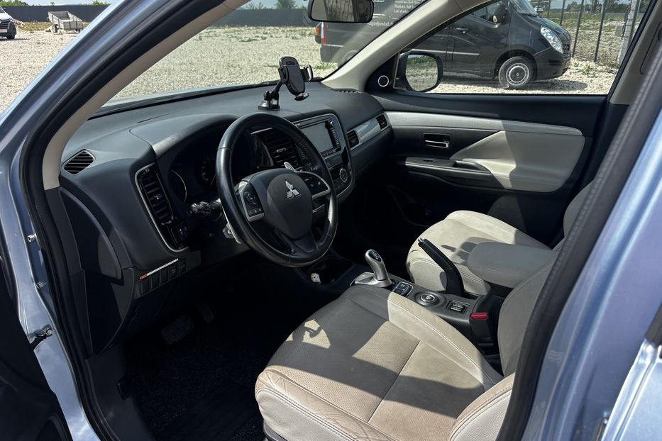 Продам Mitsubishi Outlander Гібрид 2013 года в Львове