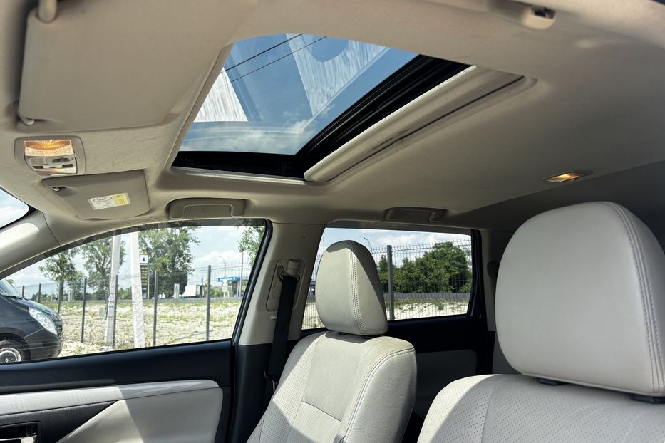Продам Mitsubishi Outlander Гібрид 2013 года в Львове