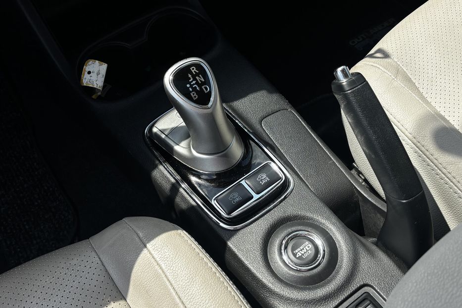 Продам Mitsubishi Outlander Гібрид 2013 года в Львове