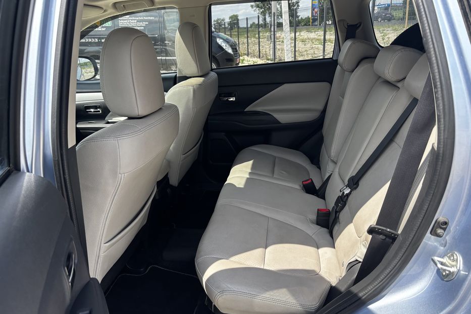Продам Mitsubishi Outlander Гібрид 2013 года в Львове