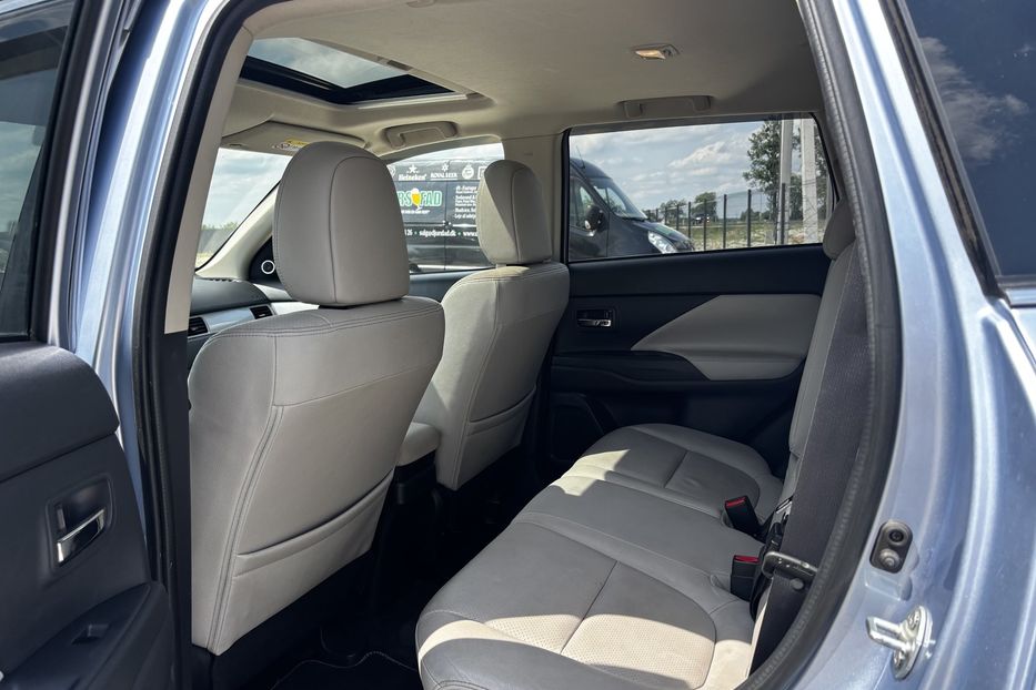 Продам Mitsubishi Outlander Гібрид 2013 года в Львове