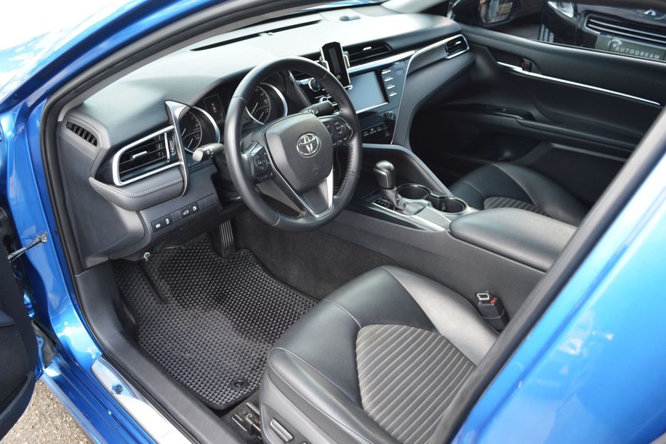 Продам Toyota Camry XV70 2017 года в Одессе
