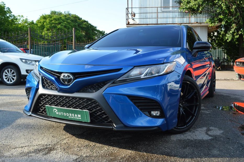 Продам Toyota Camry XV70 2017 года в Одессе