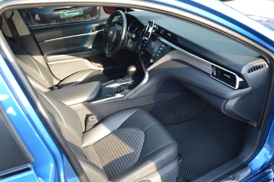 Продам Toyota Camry XV70 2017 года в Одессе
