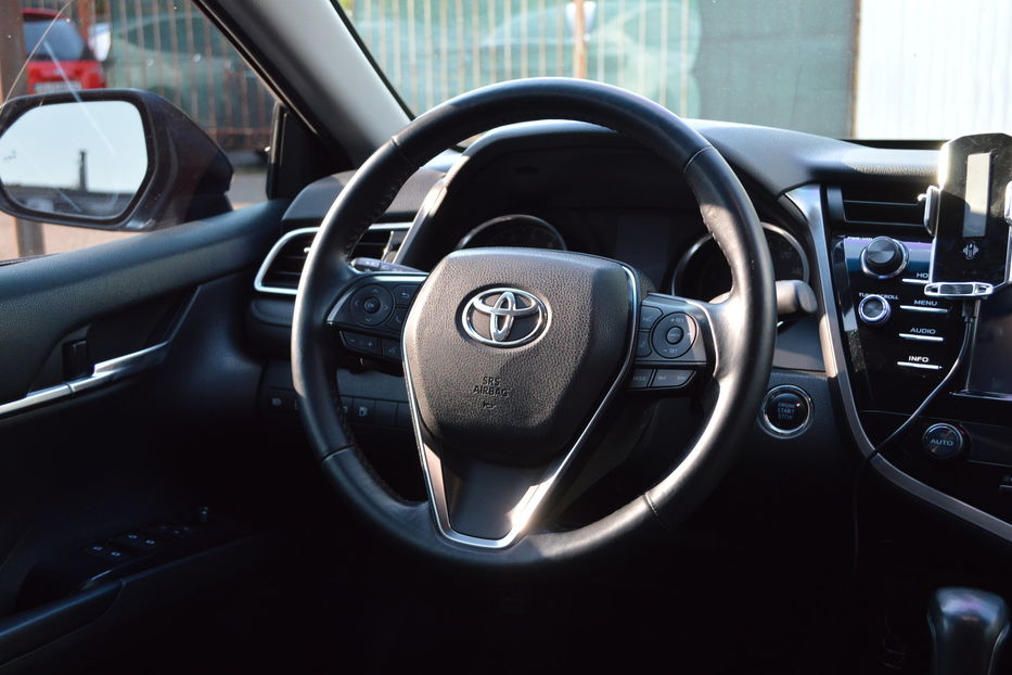 Продам Toyota Camry XV70 2017 года в Одессе
