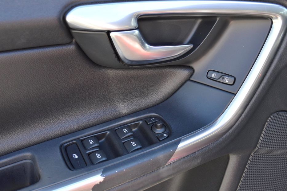 Продам Volvo S60 2015 года в Одессе