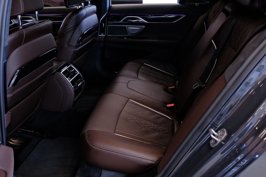 Продам BMW 730 2022 года в Одессе