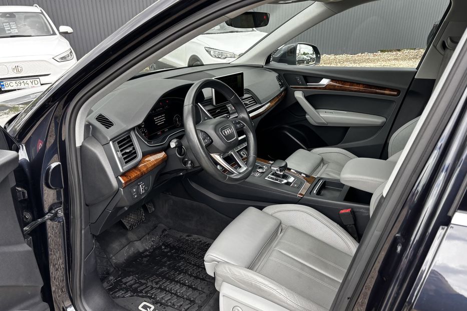 Продам Audi Q5 Premium Plus  2018 года в Львове