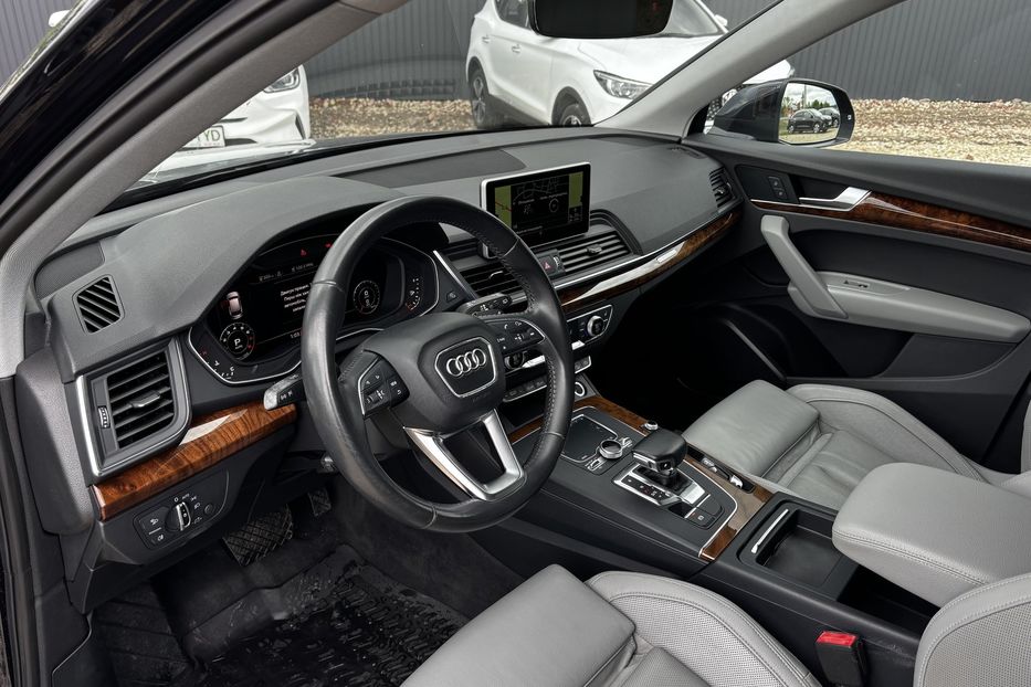 Продам Audi Q5 Premium Plus  2018 года в Львове