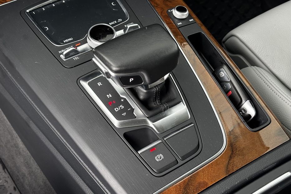 Продам Audi Q5 Premium Plus  2018 года в Львове