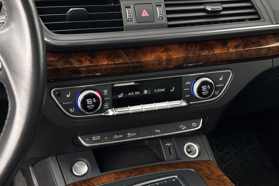 Продам Audi Q5 Premium Plus  2018 года в Львове