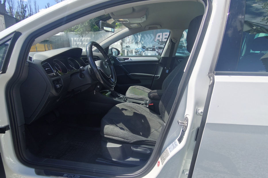 Продам Volkswagen Golf Variant 1.6 TDI DSG (110 к.с.)   2015 года в Киеве