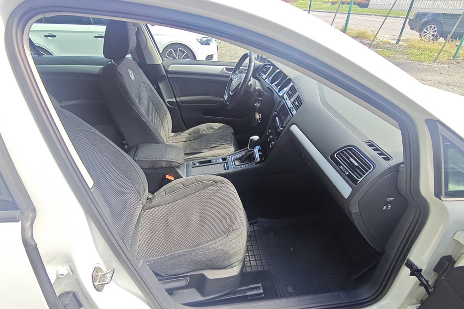 Продам Volkswagen Golf Variant 1.6 TDI DSG (110 к.с.)   2015 года в Киеве
