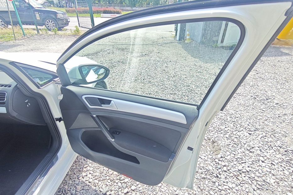 Продам Volkswagen Golf Variant 1.6 TDI DSG (110 к.с.)   2015 года в Киеве