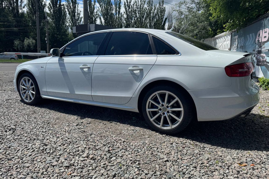 Продам Audi A4 2.0 TFSI АТ (211 к.с.) Quattro 2015 года в Киеве