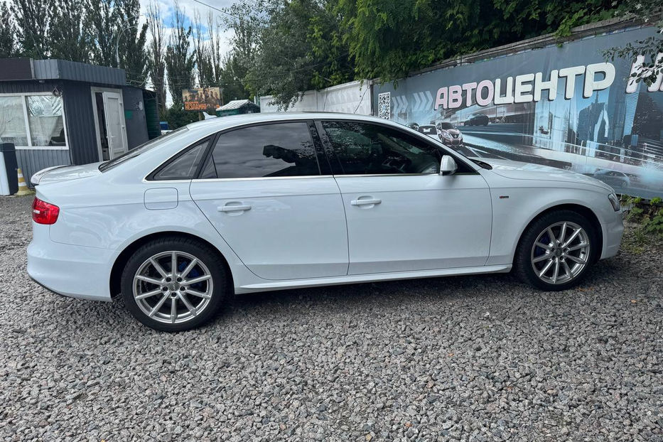 Продам Audi A4 2.0 TFSI АТ (211 к.с.) Quattro 2015 года в Киеве