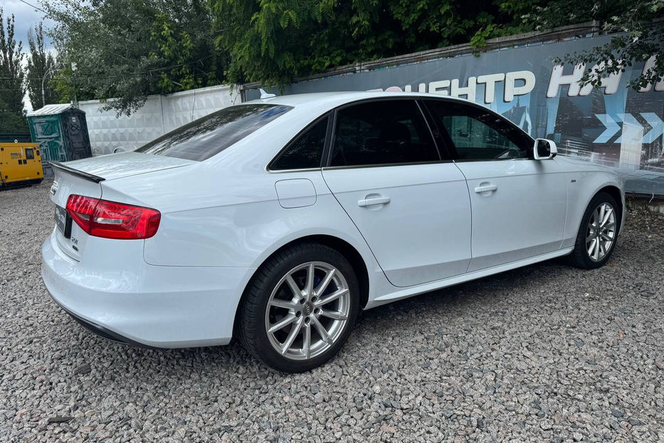 Продам Audi A4 2.0 TFSI АТ (211 к.с.) Quattro 2015 года в Киеве