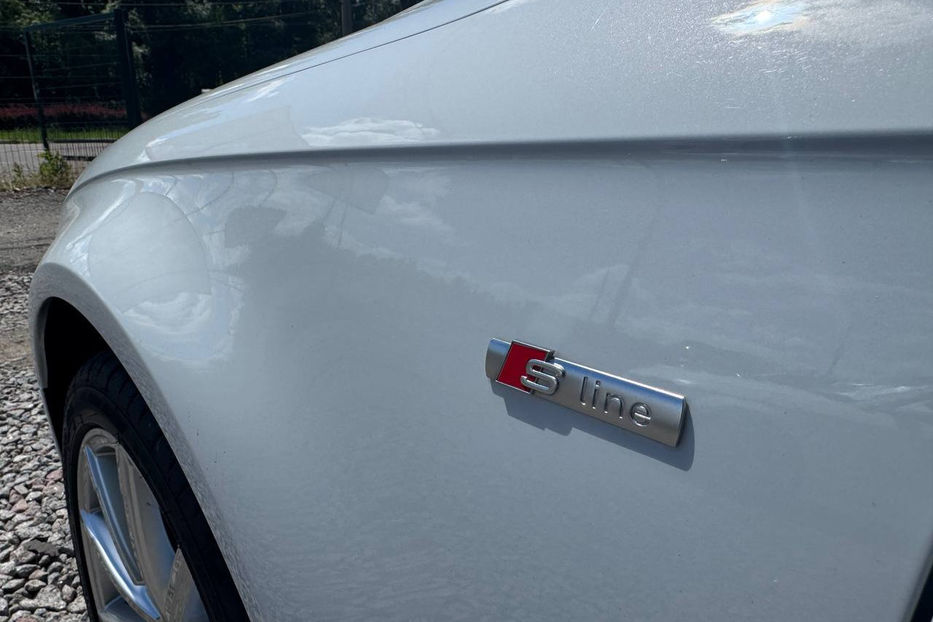 Продам Audi A4 2.0 TFSI АТ (211 к.с.) Quattro 2015 года в Киеве