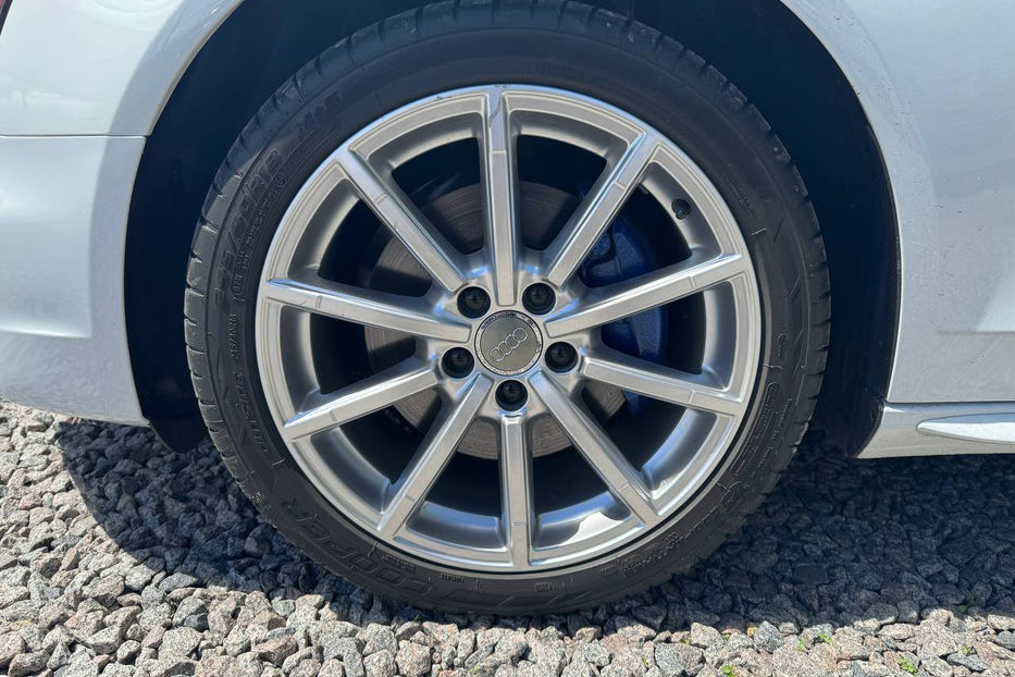 Продам Audi A4 2.0 TFSI АТ (211 к.с.) Quattro 2015 года в Киеве