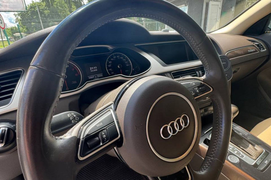 Продам Audi A4 2.0 TFSI АТ (211 к.с.) Quattro 2015 года в Киеве