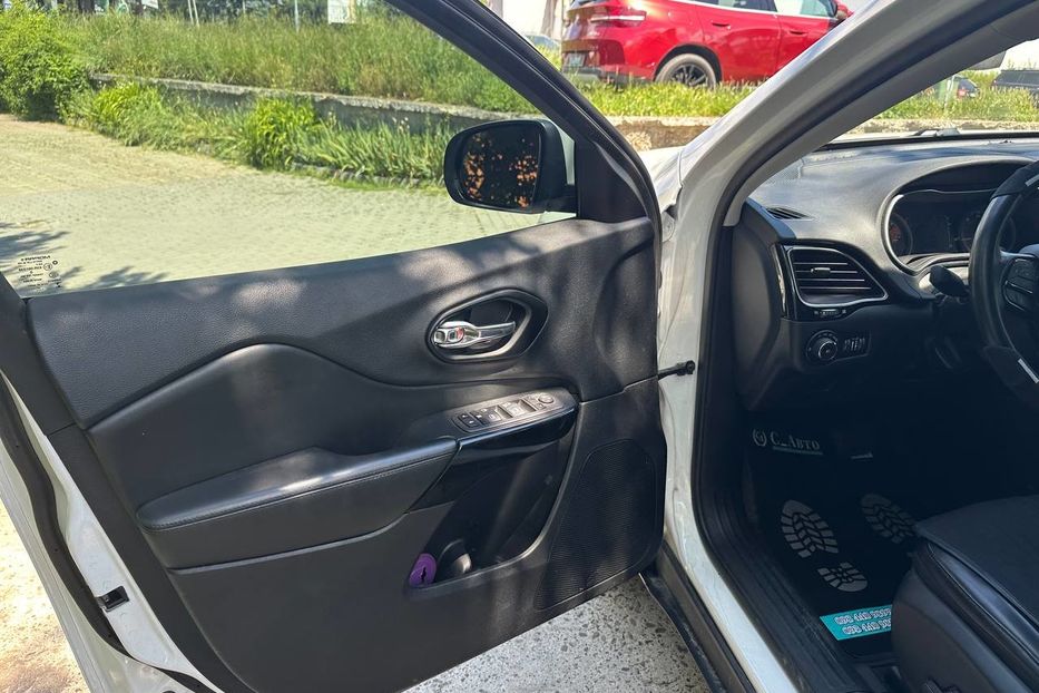 Продам Jeep Cherokee Latitude + 2020 года в Черновцах