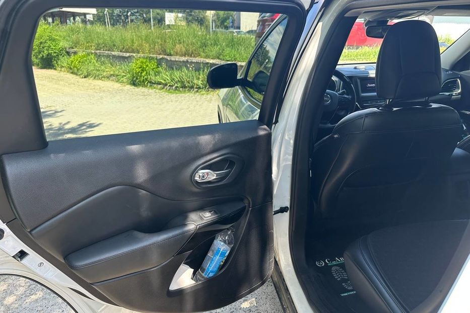 Продам Jeep Cherokee Latitude + 2020 года в Черновцах