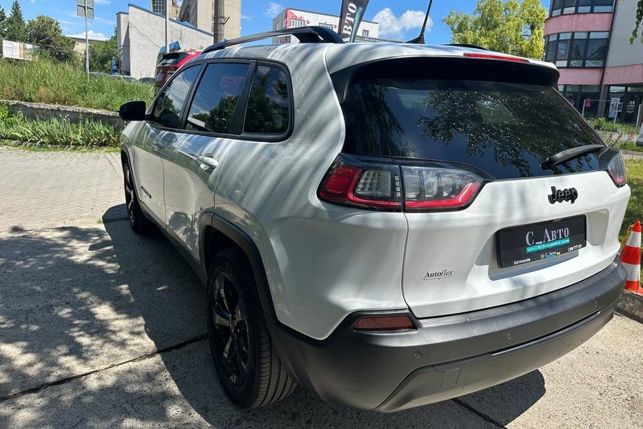 Продам Jeep Cherokee Latitude + 2020 года в Черновцах
