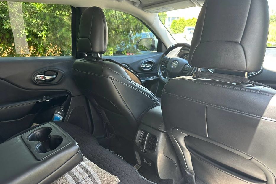 Продам Jeep Cherokee Latitude + 2020 года в Черновцах