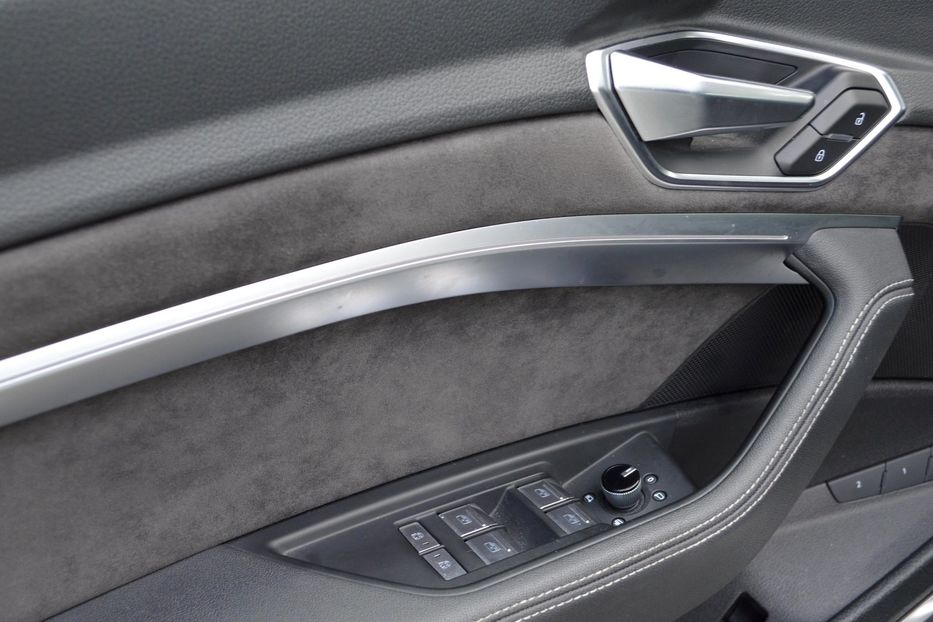 Продам Audi E-Tron 55 Quattro 2019 года в Одессе