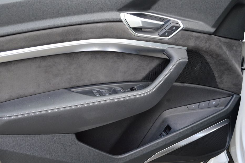 Продам Audi E-Tron 55 Quattro 2019 года в Одессе