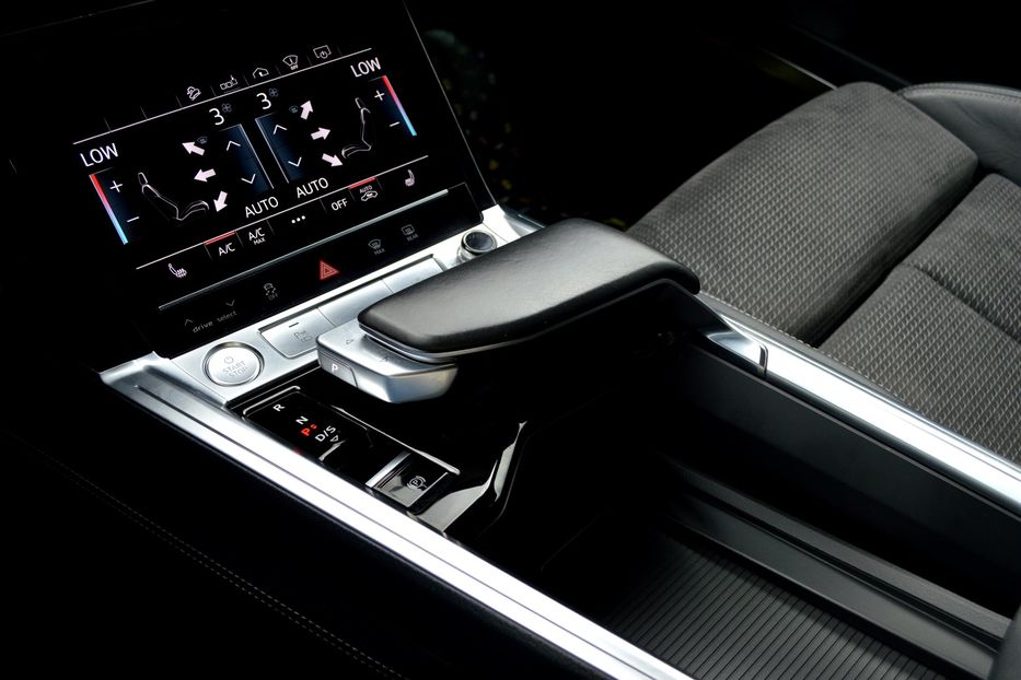 Продам Audi E-Tron 55 Quattro 2019 года в Одессе