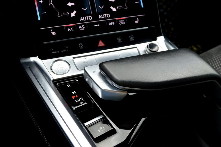 Продам Audi E-Tron 55 Quattro 2019 года в Одессе