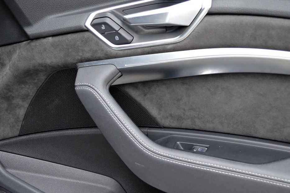 Продам Audi E-Tron 55 Quattro 2019 года в Одессе