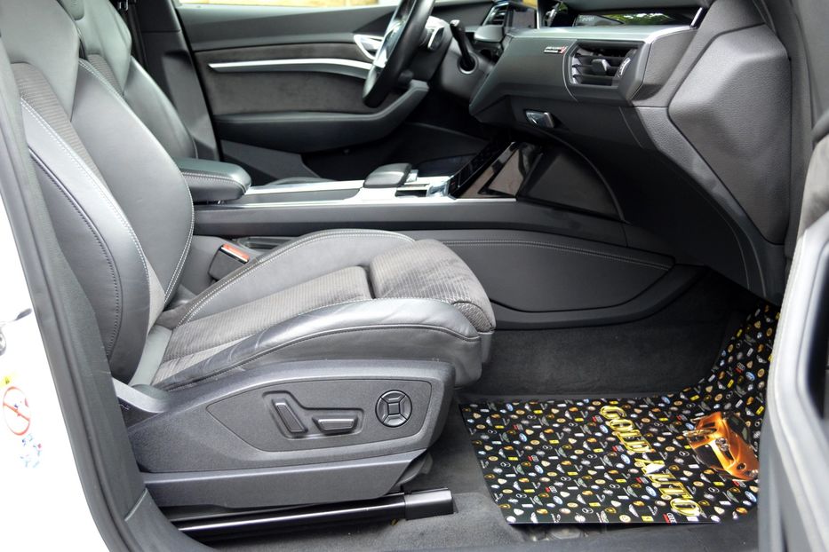 Продам Audi E-Tron 55 Quattro 2019 года в Одессе