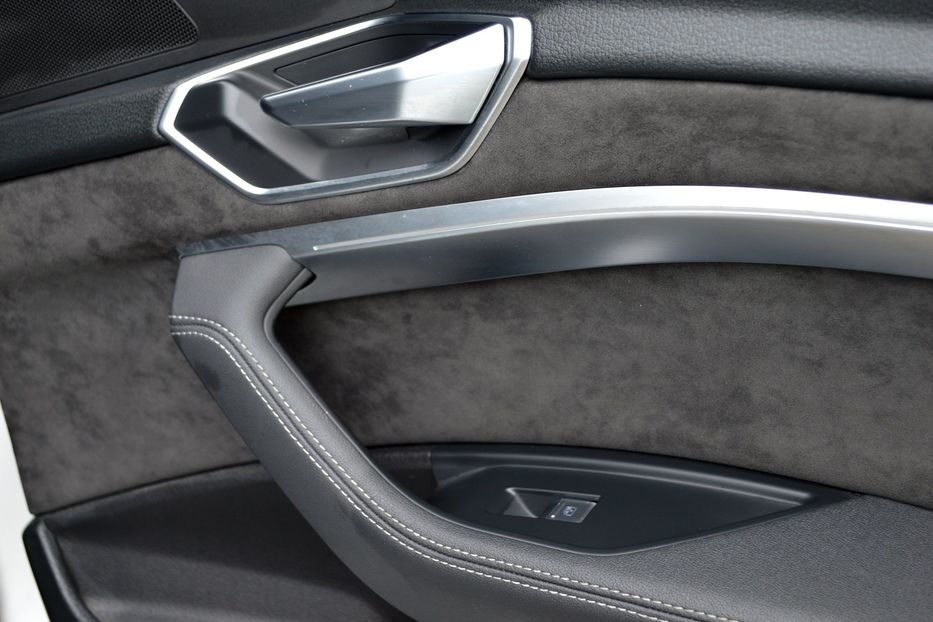 Продам Audi E-Tron 55 Quattro 2019 года в Одессе