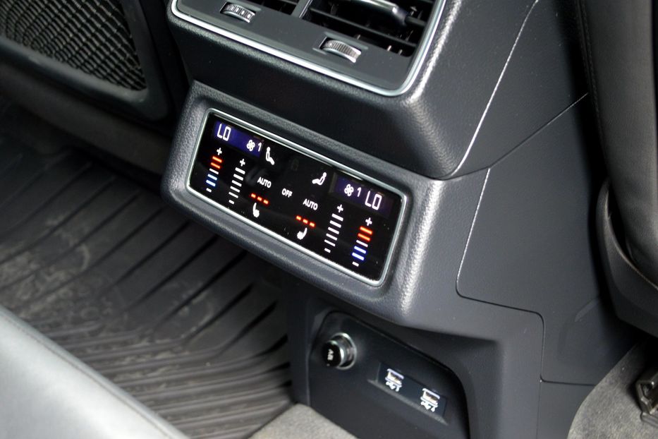 Продам Audi E-Tron 55 Quattro 2019 года в Одессе