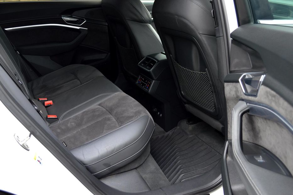 Продам Audi E-Tron 55 Quattro 2019 года в Одессе